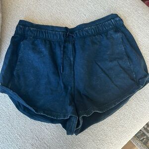 Lululemon inner glow shorts